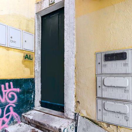 Typical Apartment Alfama-Center Lisbon Bagian luar foto