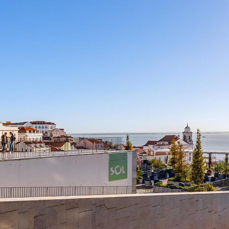 Typical Apartment Alfama-Center Lisbon Bagian luar foto
