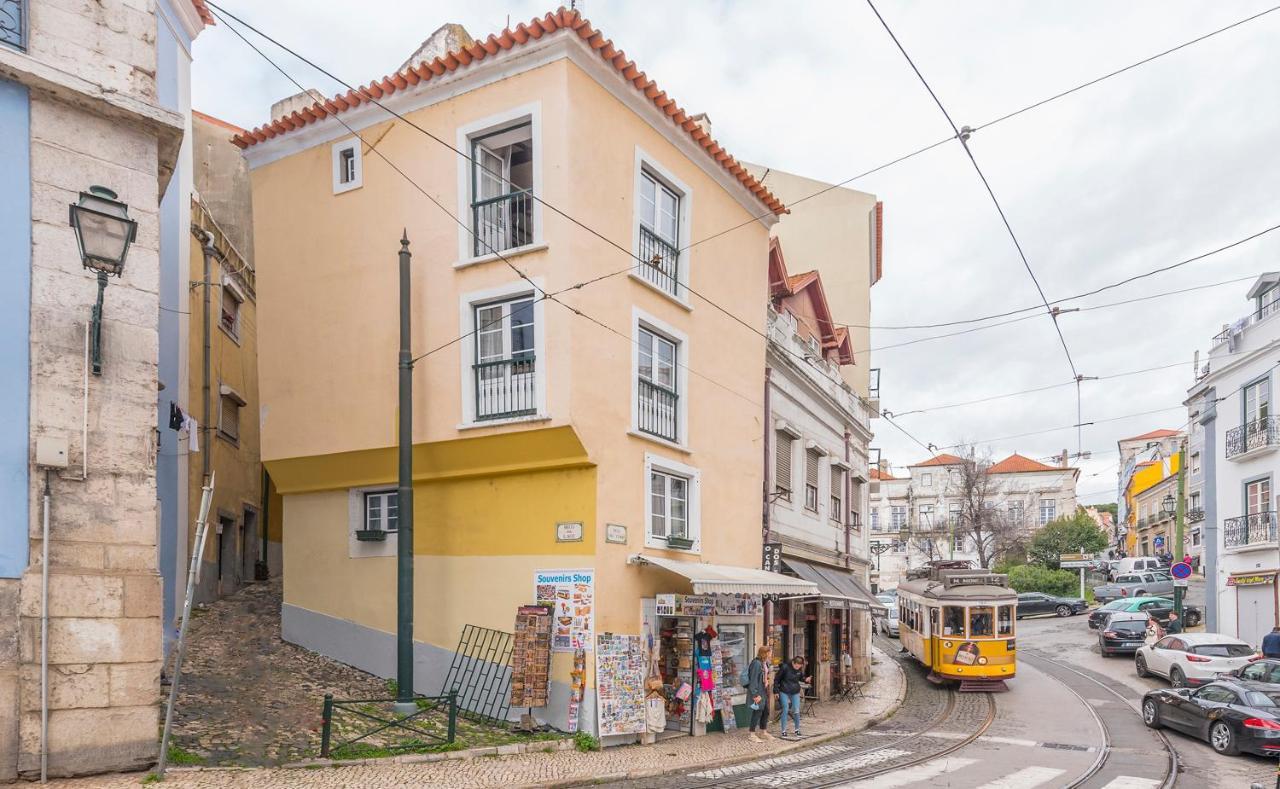 Typical Apartment Alfama-Center Lisbon Bagian luar foto