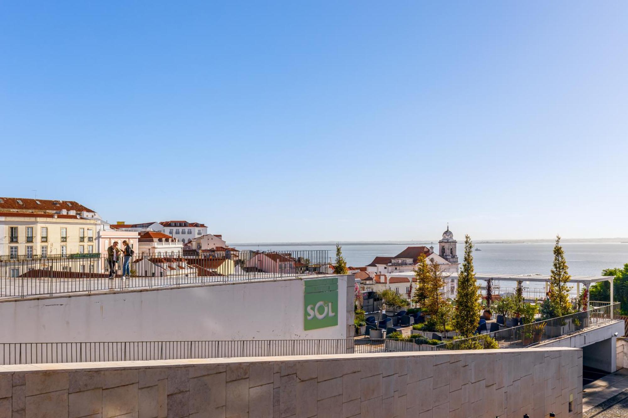 Typical Apartment Alfama-Center Lisbon Bagian luar foto