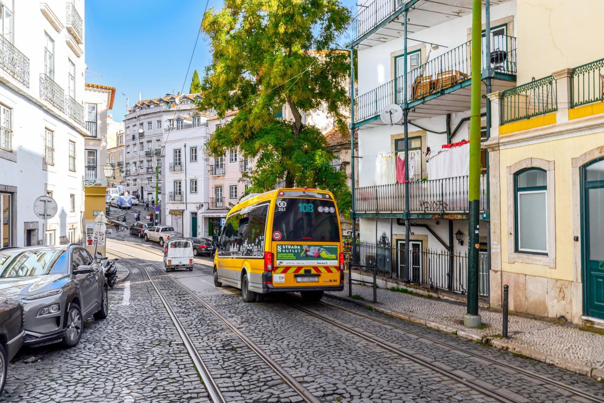 Typical Apartment Alfama-Center Lisbon Bagian luar foto