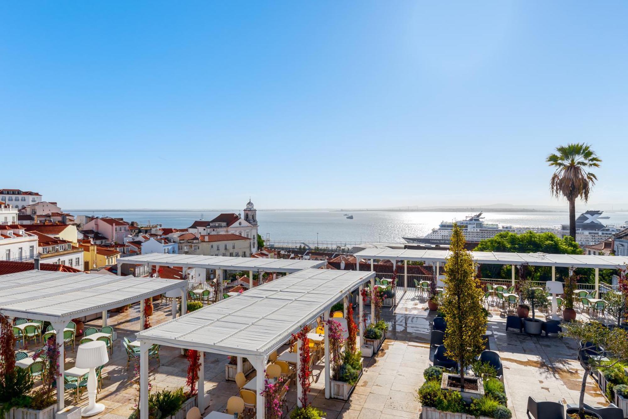 Typical Apartment Alfama-Center Lisbon Bagian luar foto