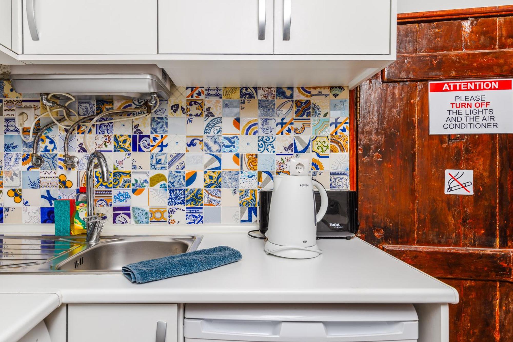 Typical Apartment Alfama-Center Lisbon Bagian luar foto