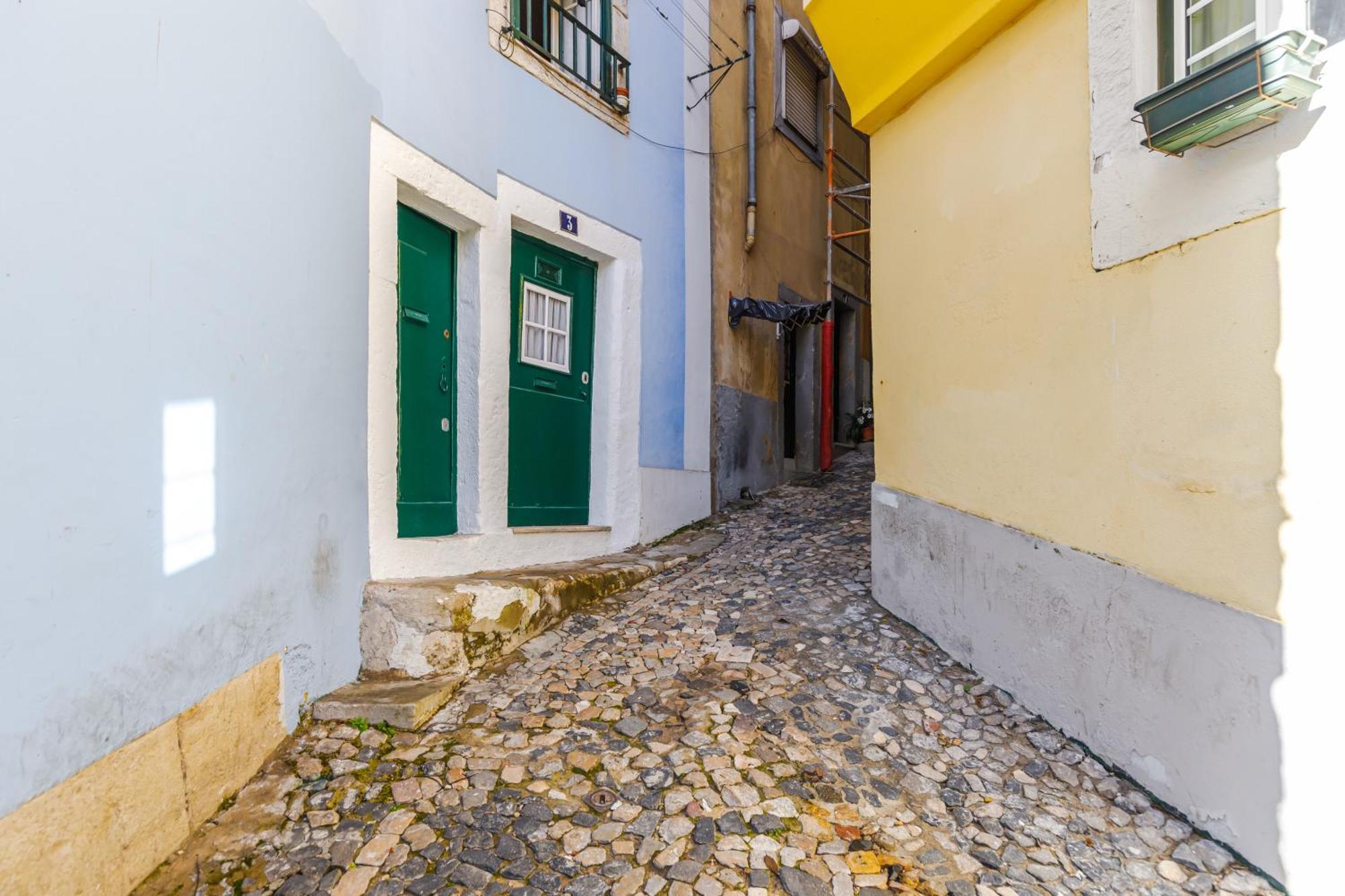 Typical Apartment Alfama-Center Lisbon Bagian luar foto