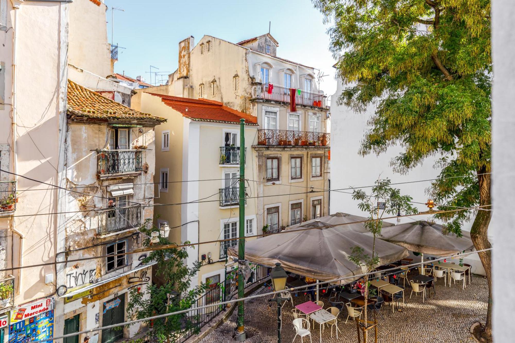 Typical Apartment Alfama-Center Lisbon Bagian luar foto