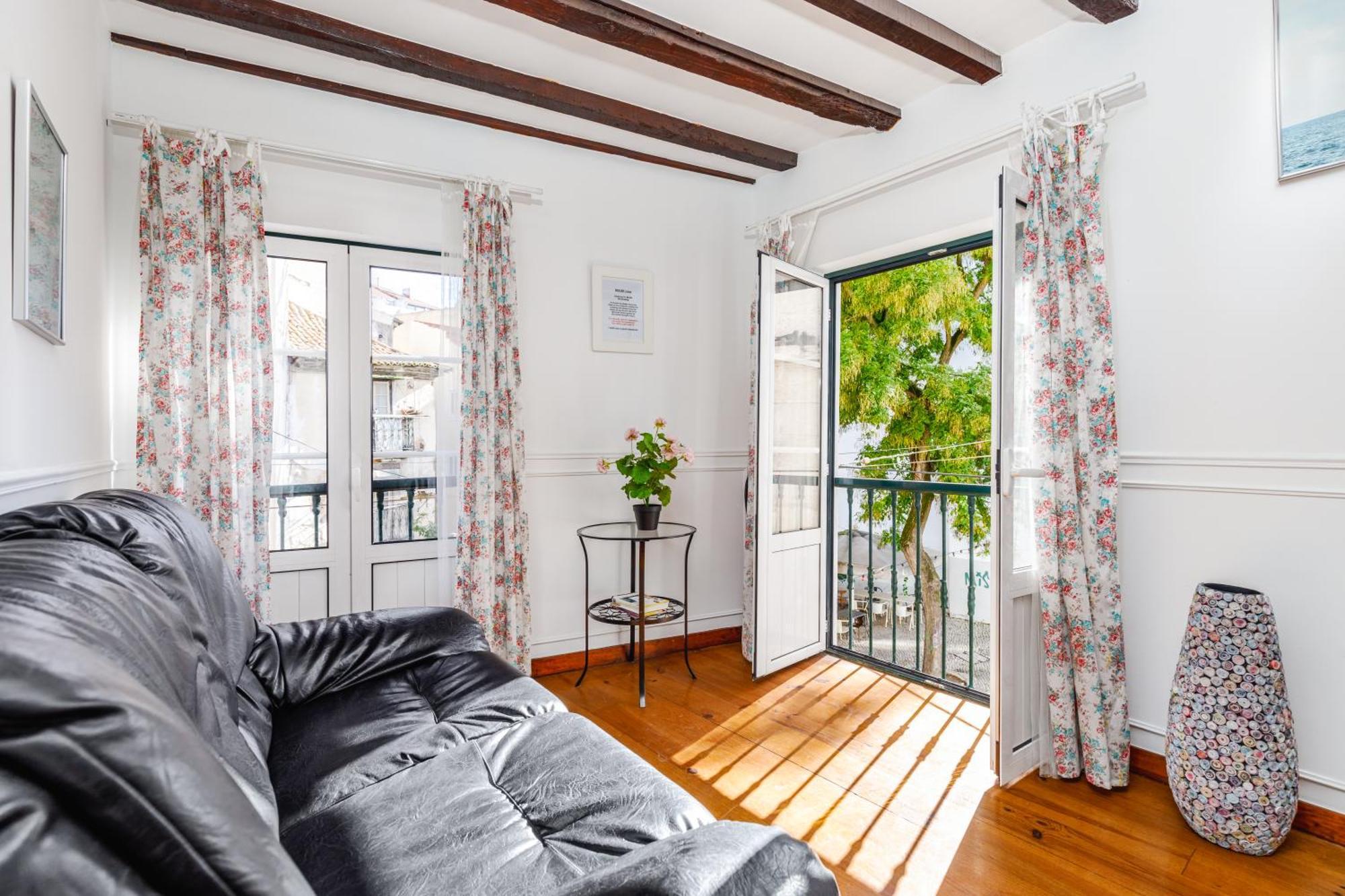 Typical Apartment Alfama-Center Lisbon Bagian luar foto